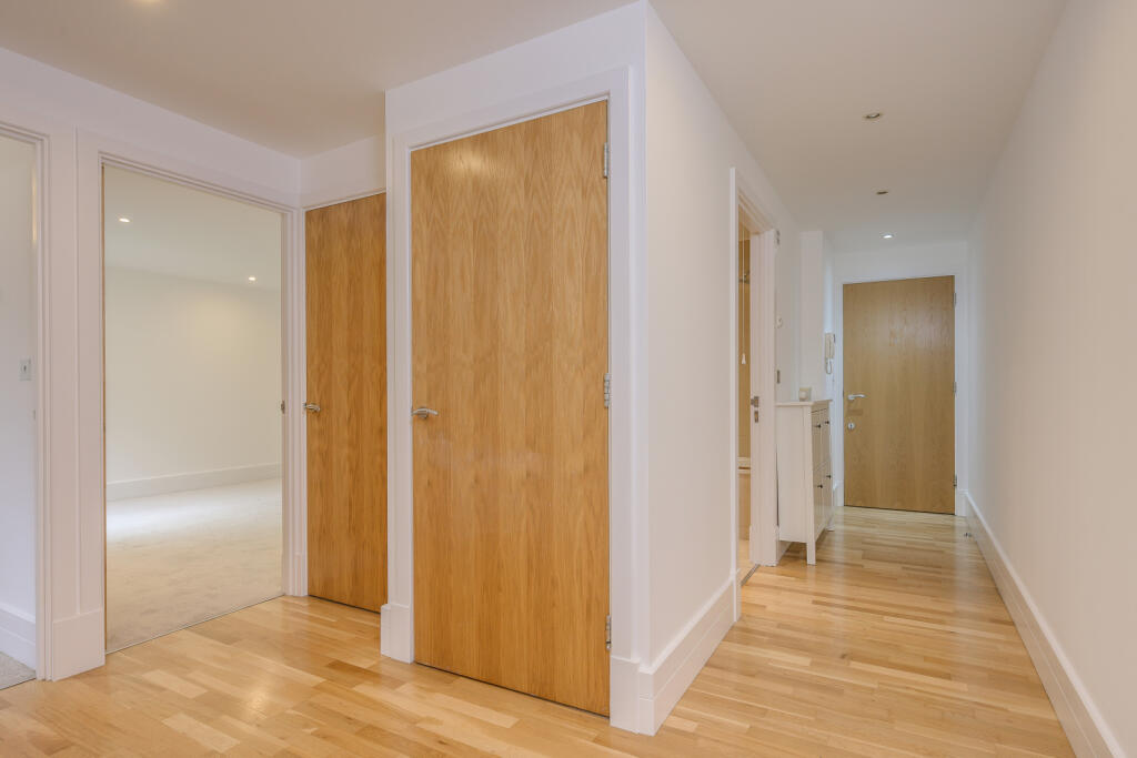 Apartment in London, Merton Park - View 2