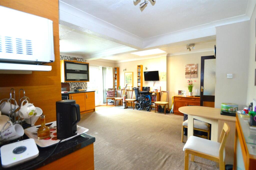 House in Southend-on-Sea - View 3