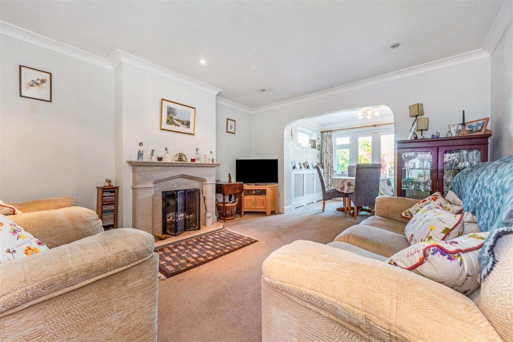 Cedar Drive, Chichester photo 3