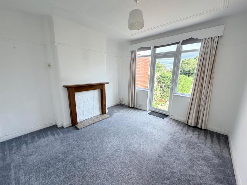 House in Stoke-on-Trent - More