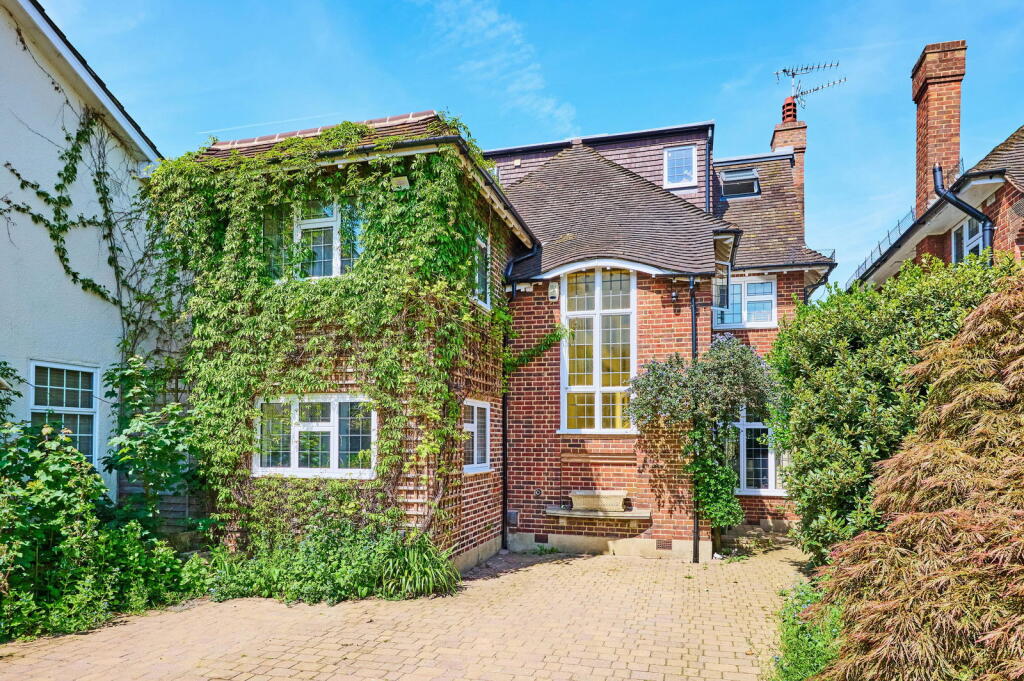 5-bed detached on Stonehill Close, London, SW14 8RP, £1,950,000