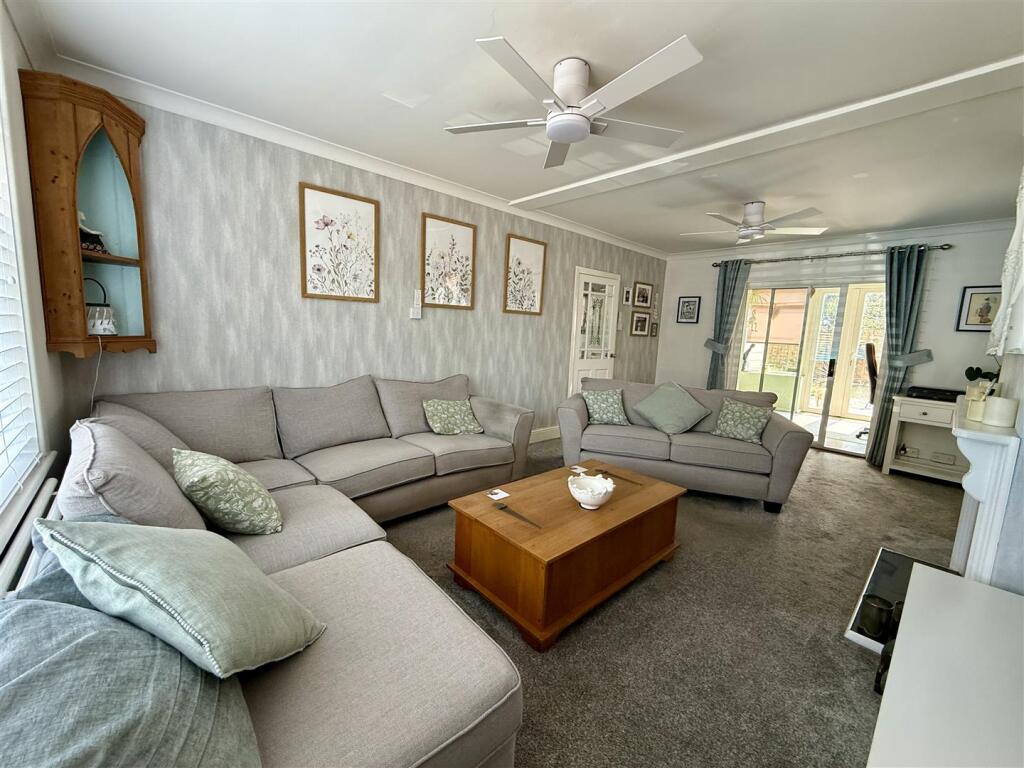 House in Cowes, Somerton, Northwood - View 2