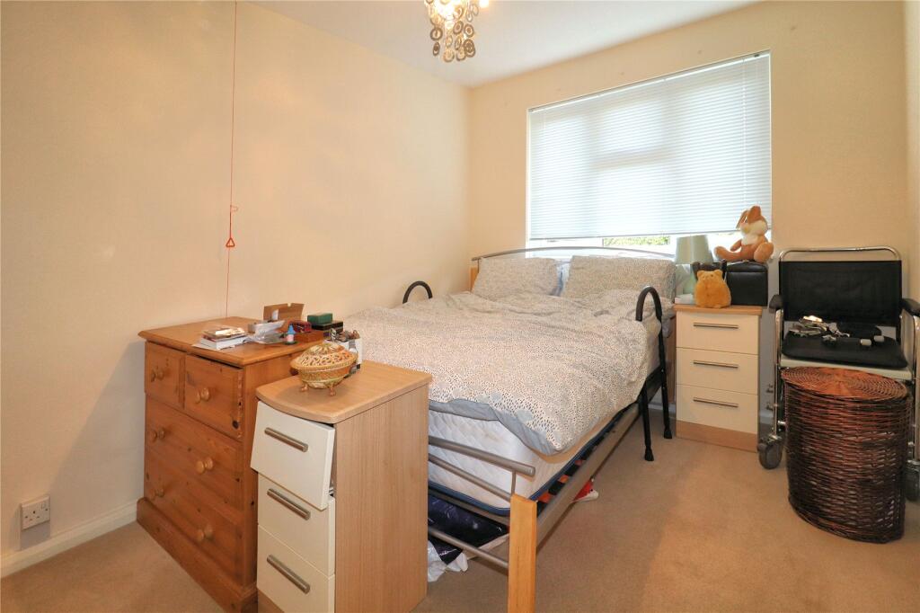 Fairmead, Woking, Surrey, GU21 photo 4