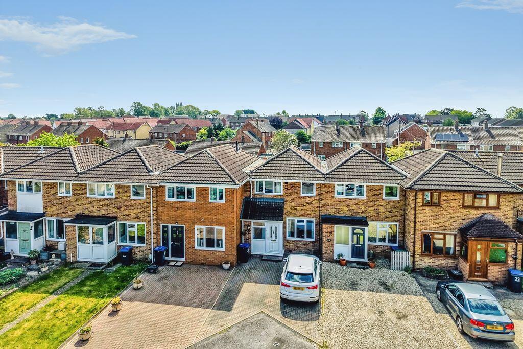 3-bed terraced on Hallsfield, Swindon, £275,000