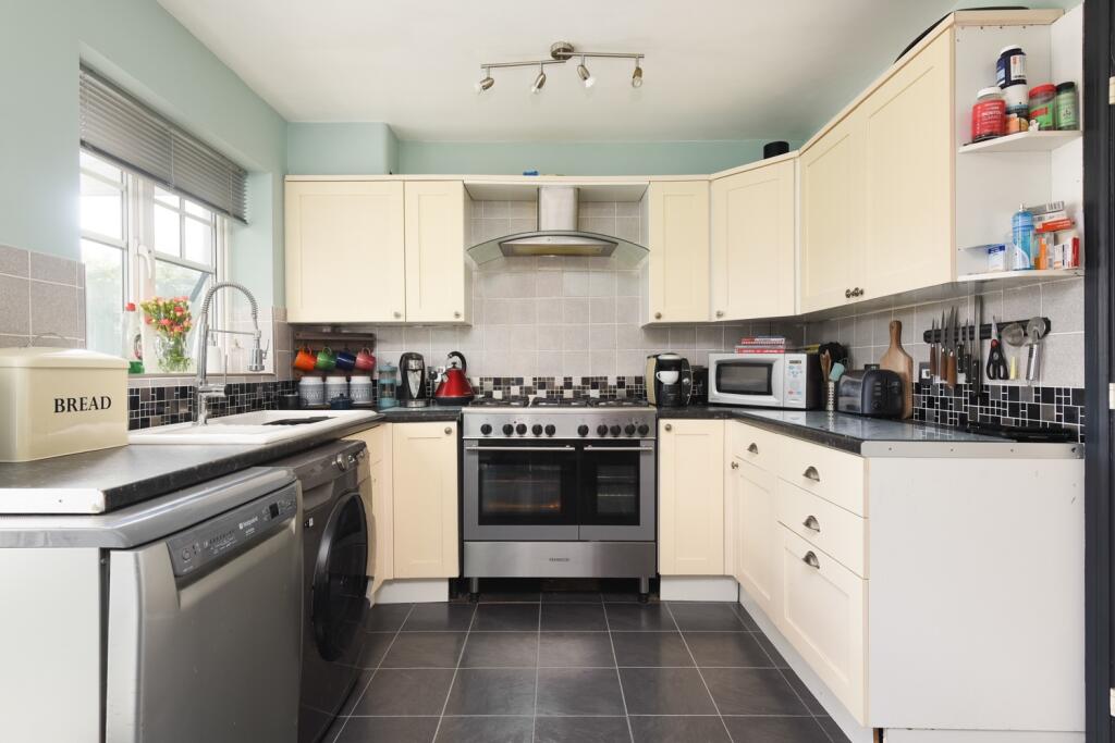 Gordon Close, Ashford photo 3