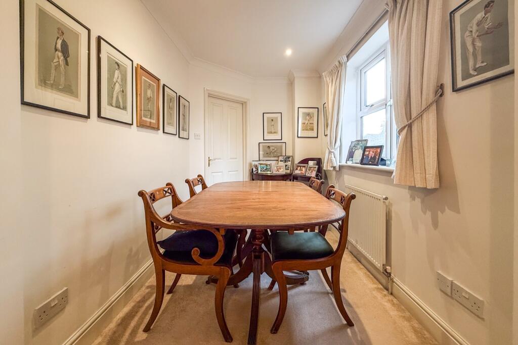 1, Orchard Villas, Park Road, Farnham Royal, Buckinghamshire, SL2 3BF photo 4