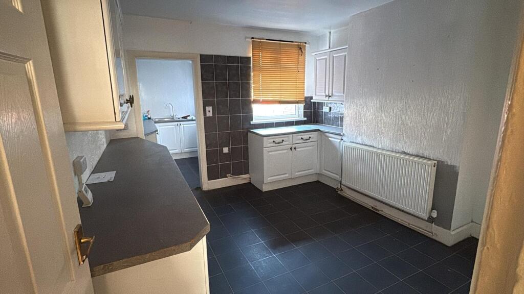 House in Sutton-in-Ashfield, Eastfield Side, Dalestorth - View 3