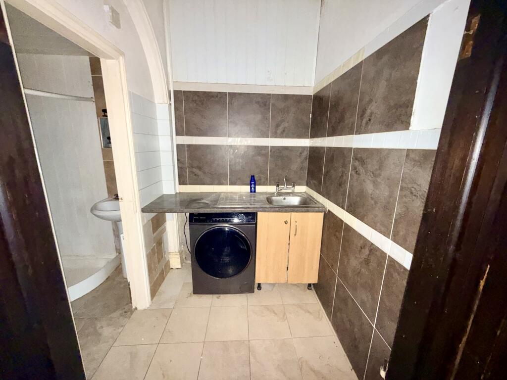 Apartment in Lincoln, Ermine - View 3