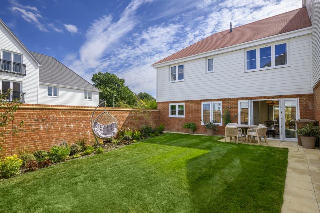 3-bed terraced on Paddock Wood, £600,000