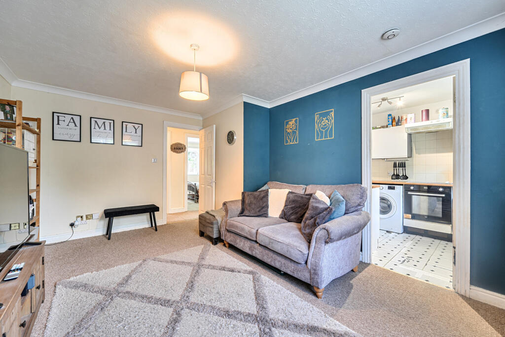 Redwood Close, Watford, Hertfordshire photo 4