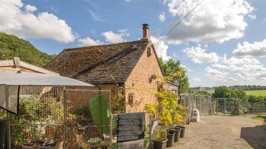 Hammerpond Road, Plummers Plain, Horsham, West Sussex, RH13 photo 4