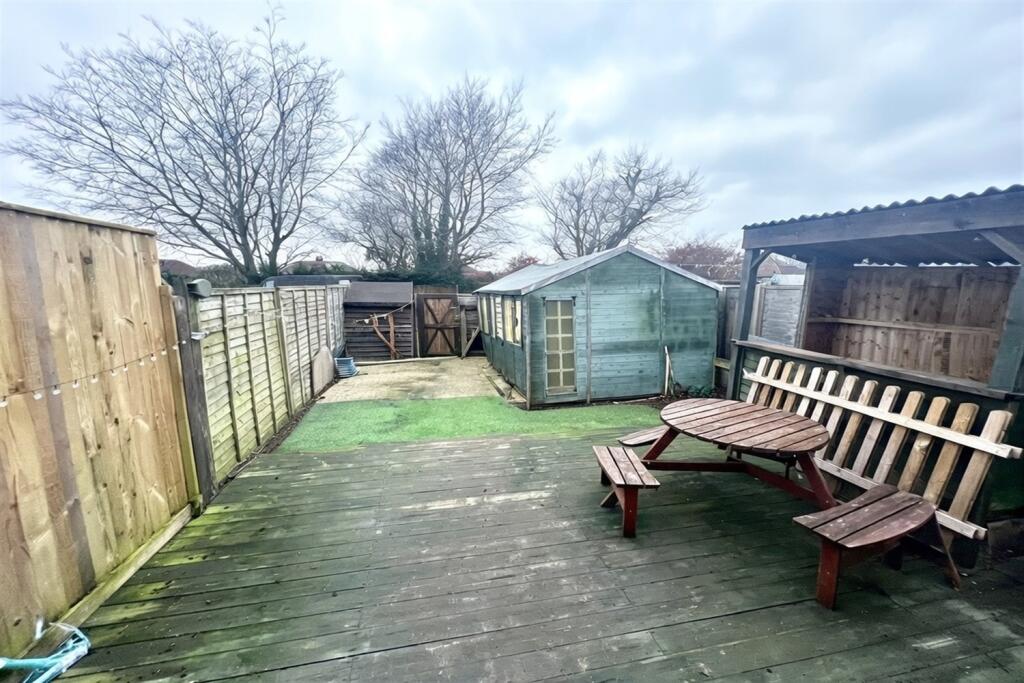 Palmer Road, Angmering, Littlehampton, BN16 photo 3