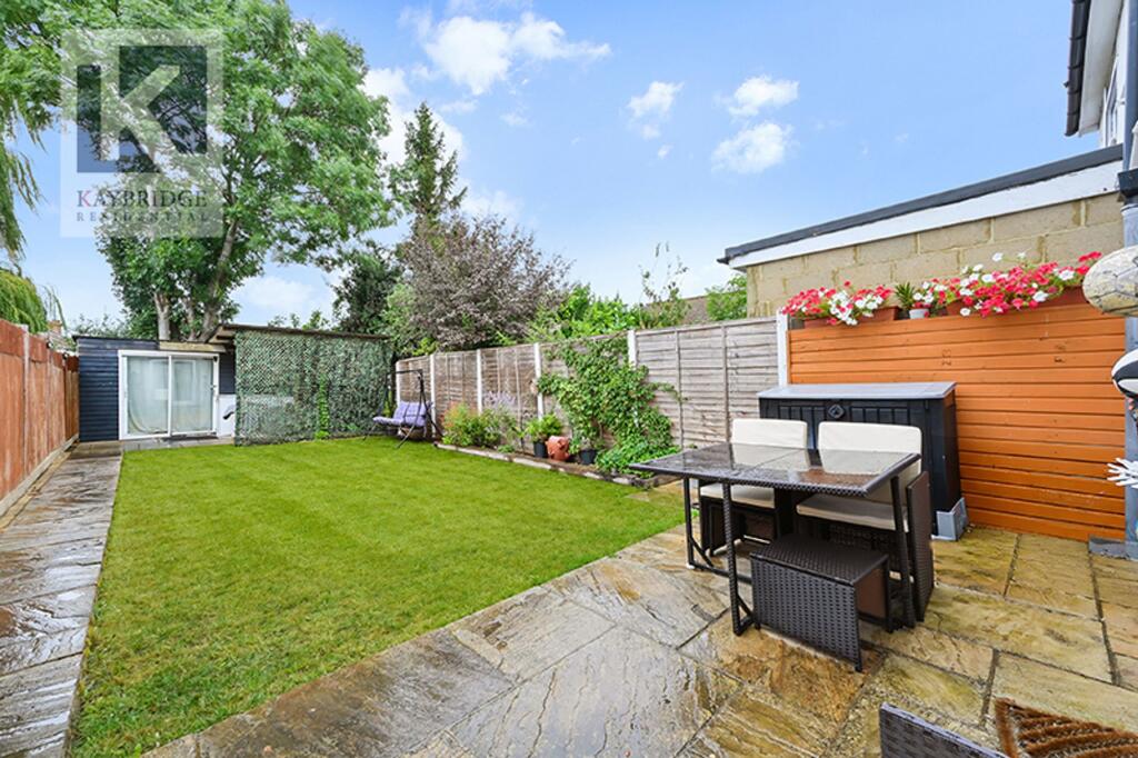 House in London, Worcester Park - View 4