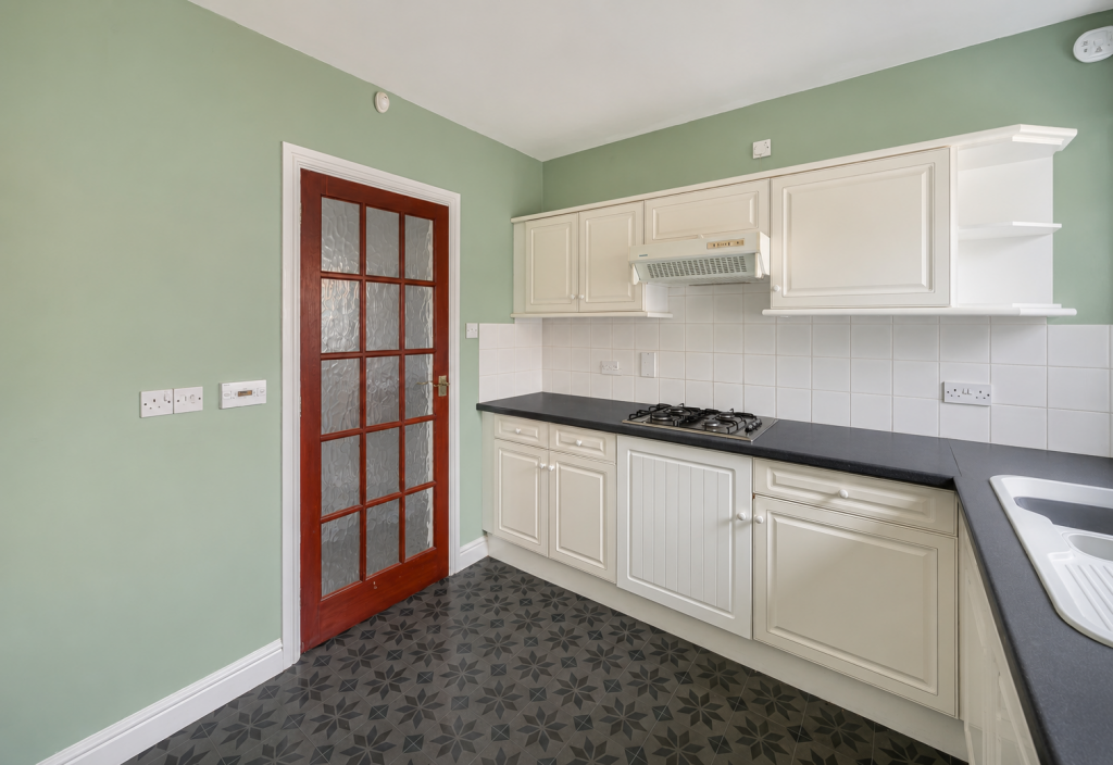 House in South Kesteven, Grantham - More