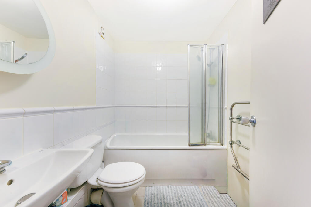 Apartment in London, The Apostles, Raynes Park - View 5
