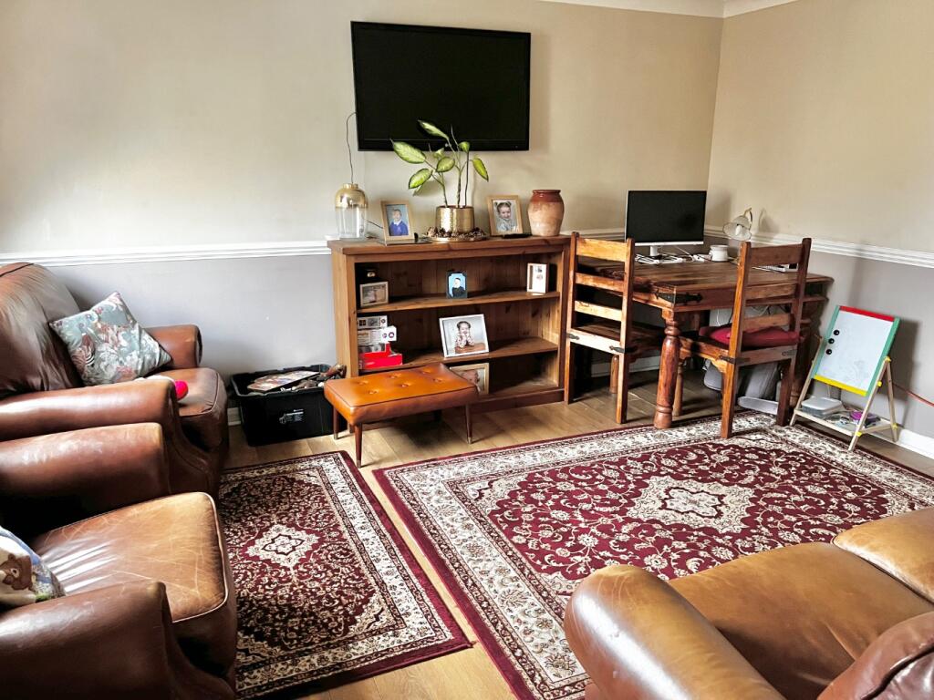 Beechwood Road, Holbury, Southampton, Hampshire, SO45 photo 3