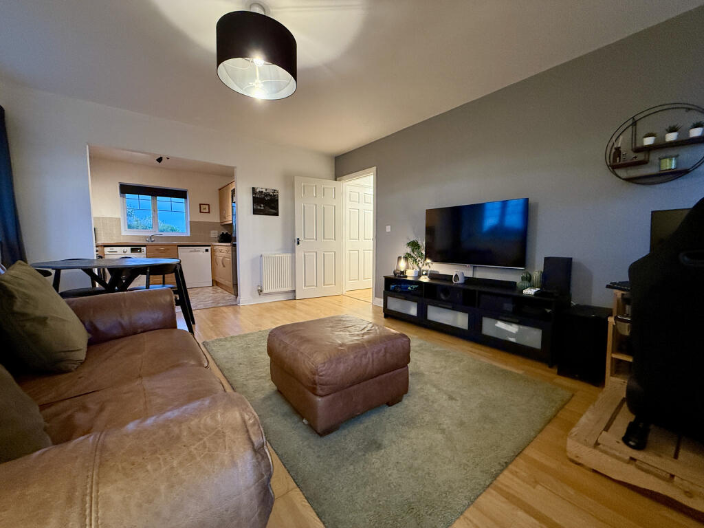 2-bed flat on Riverside Close, Bridgwater, Somerset, £140,000