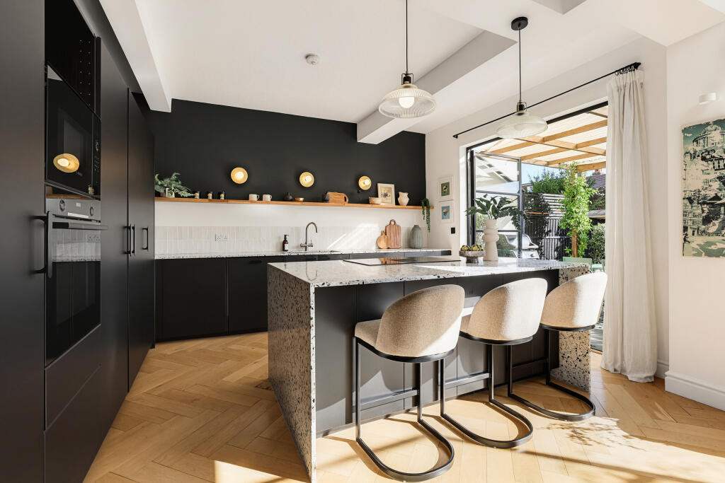 Main image of property: Cowper Road, Hanwell, London, W7