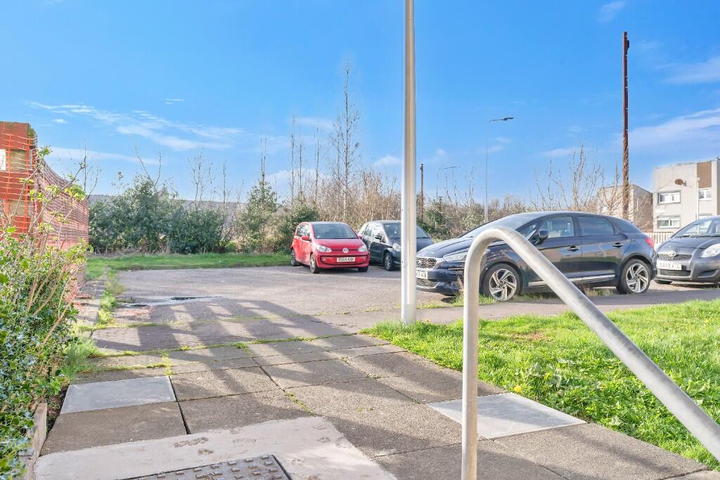 Apartment in Edinburgh, The Calders, Wester Hailes - View 3