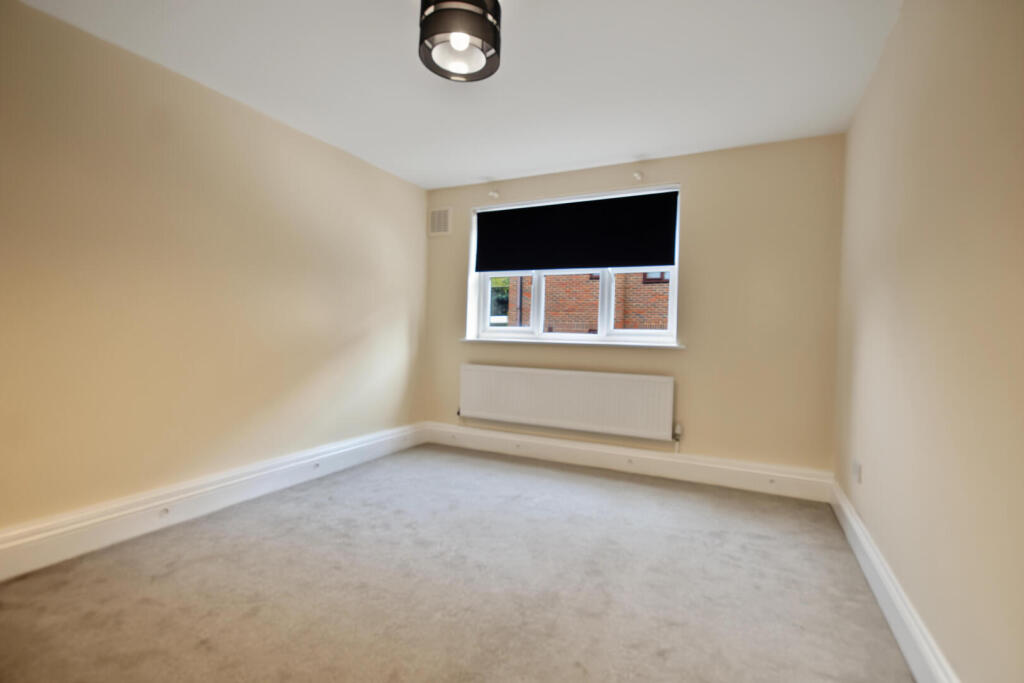Apartment in Dartford - View 3