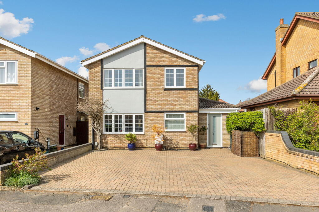 Main image of property: Swanbourne Close,Biggleswade,SG18 8EN
