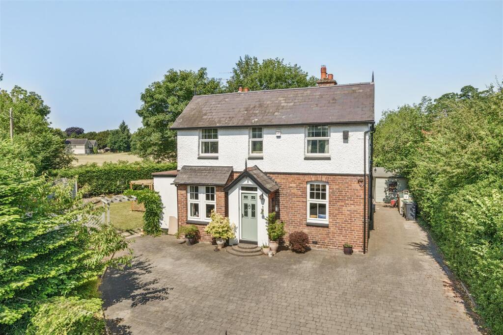 3-bed detached on Wolverley Road, Wolverley, Kidderminster, £670,000