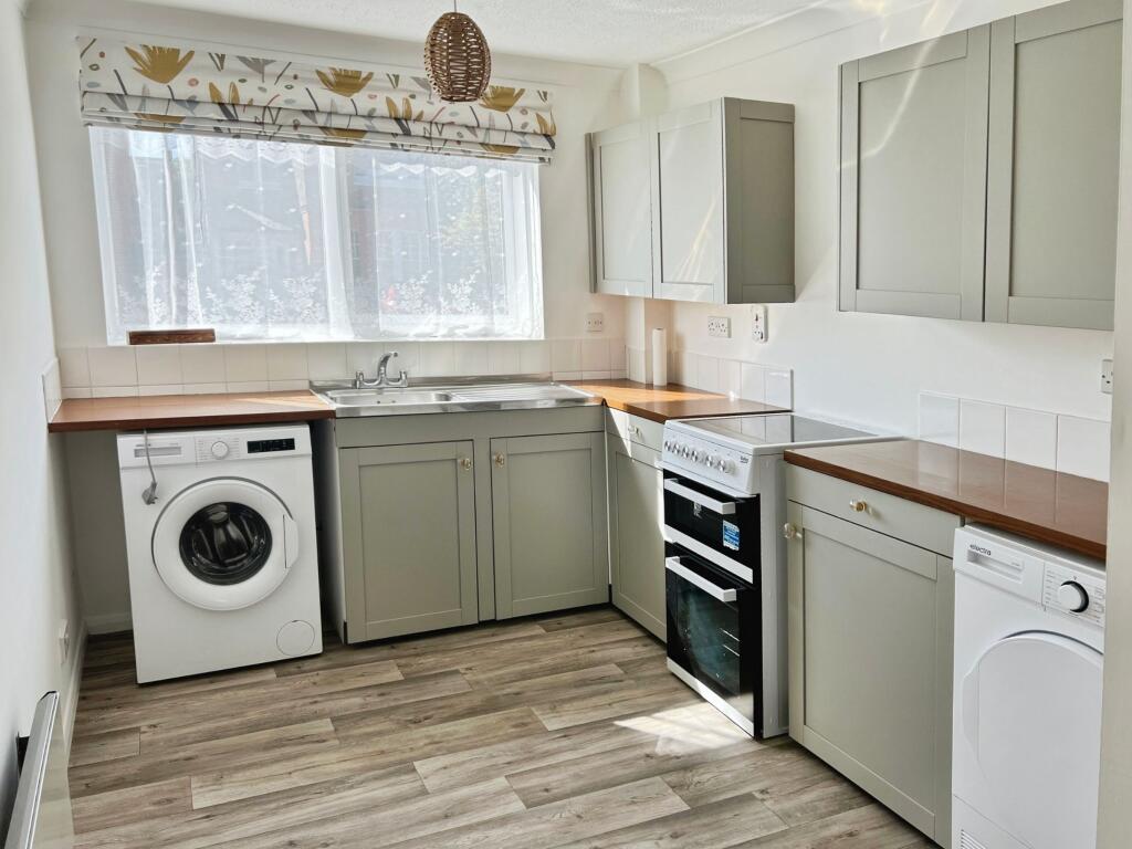 Apartment in Frinton-on-Sea, Frinton and Walton - View 2