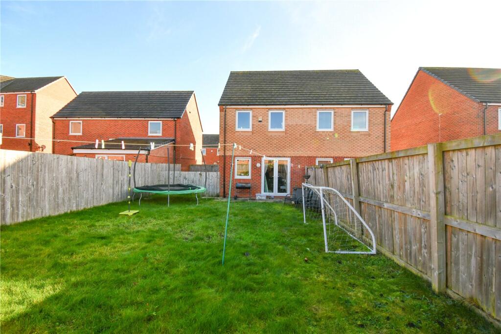 Cinder Close, Ellesmere Port, Cheshire photo 4