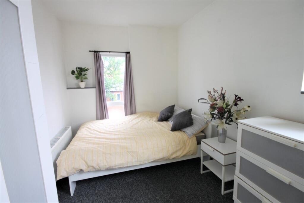 6 bedroom flat for rent