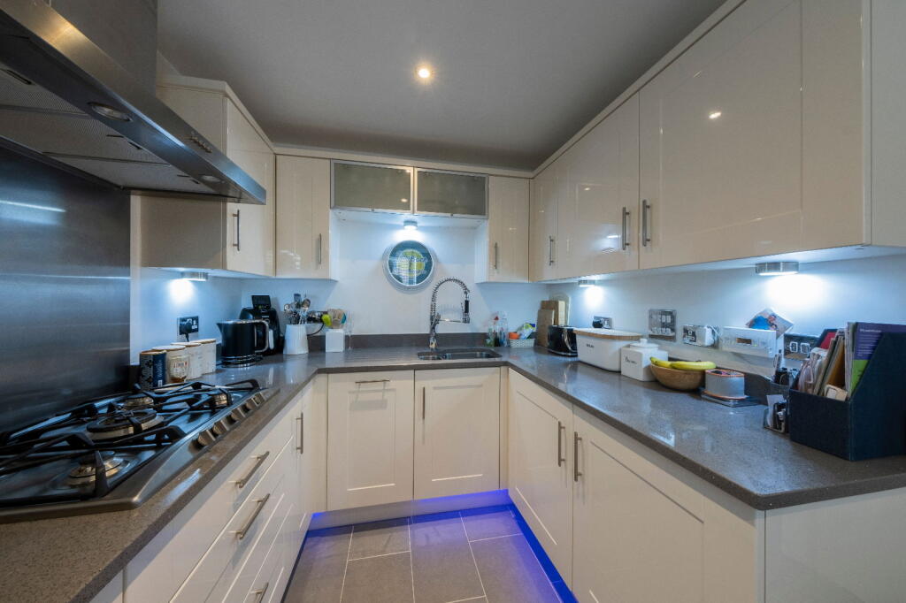 Furber Close, Tarporley photo 3