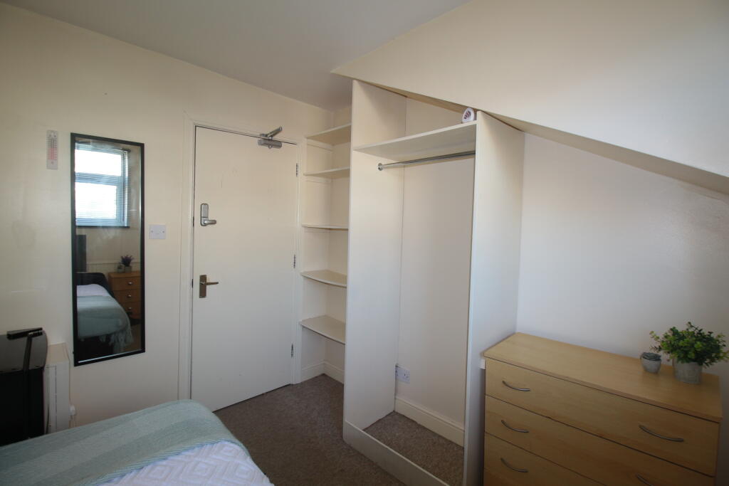 Main image of property: 105 Carholme Road, Lincoln, Lincolnshire, LN1 1RT