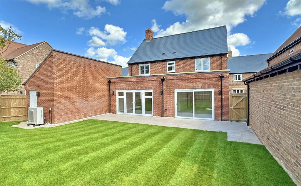 Stanbridge Road, Haddenham, Buckinghamshire photo 2
