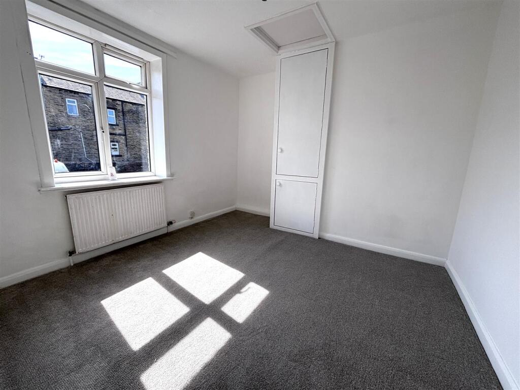 House in Bradford, West Yorkshire - View 4