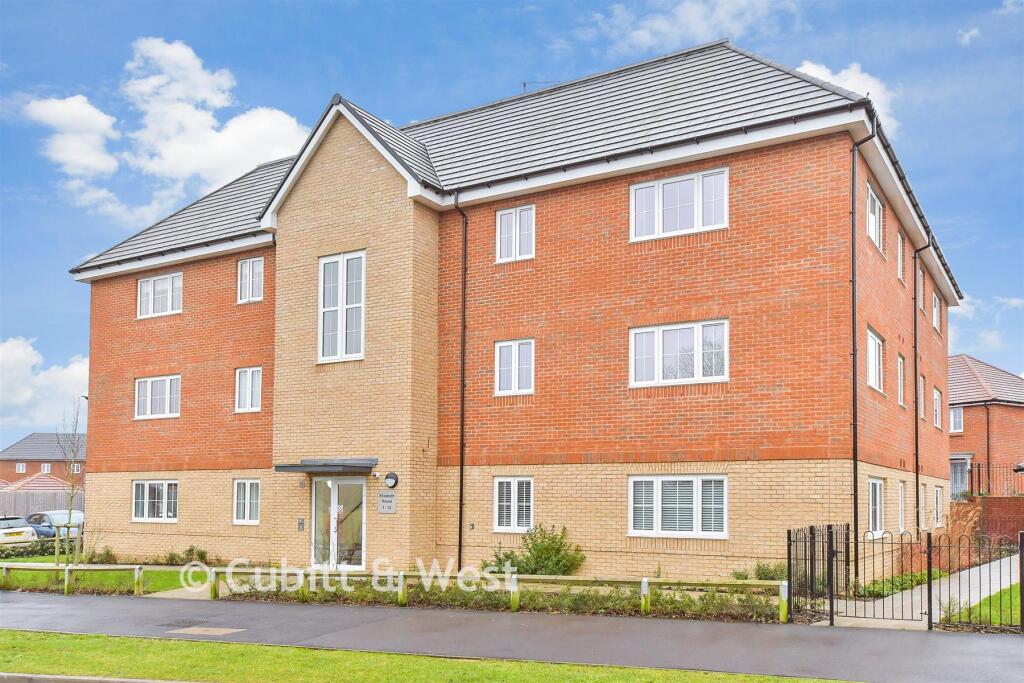 1-bed flat on Kingsmead Avenue, Chichester, West Sussex, £215,000