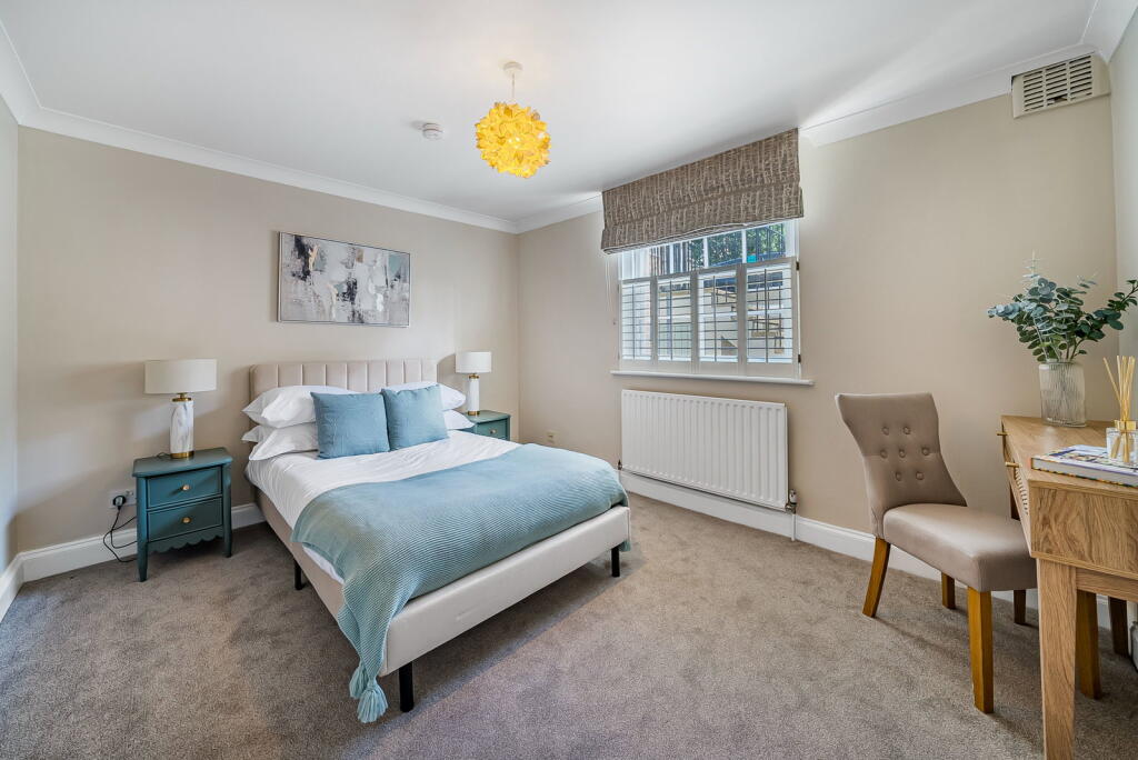Cavendish Terrace, E3 - More