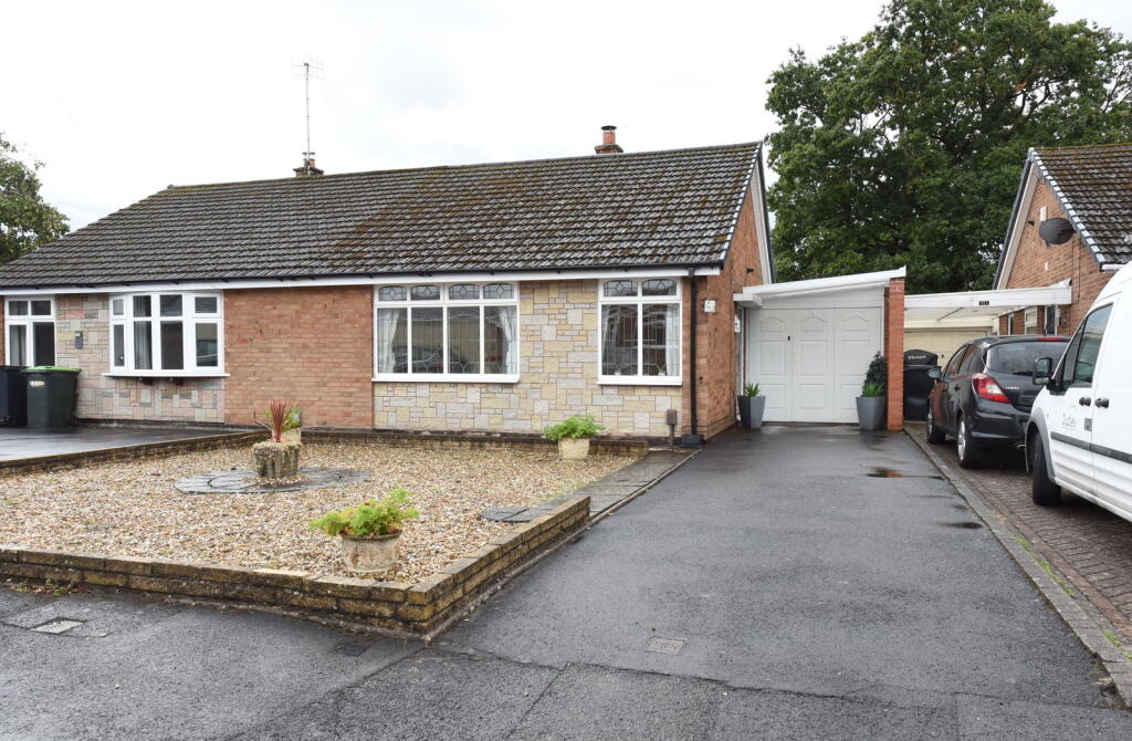 2-bed bungalow on KINGSWINFORD, Greencroft, £269,950