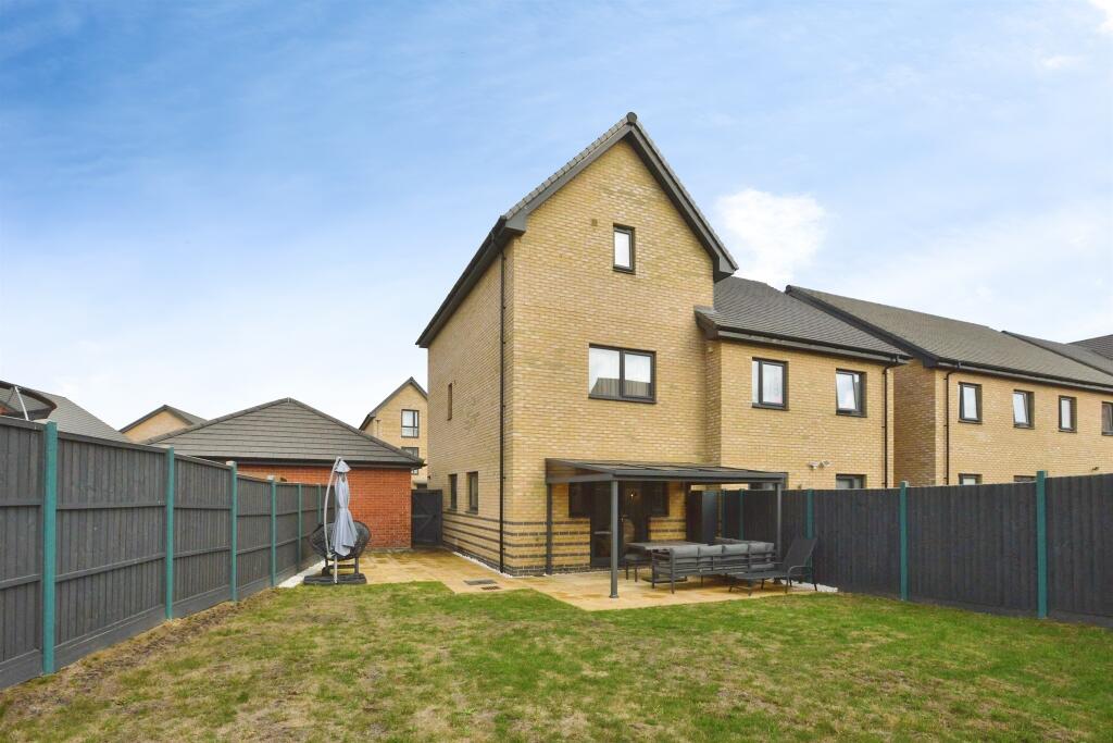 White Grove, Glebe Farm, Milton Keynes photo 4
