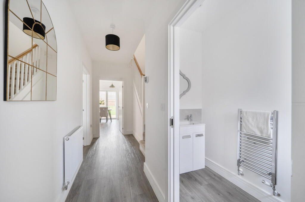 House in Vale of White Horse, Shrivenham - More