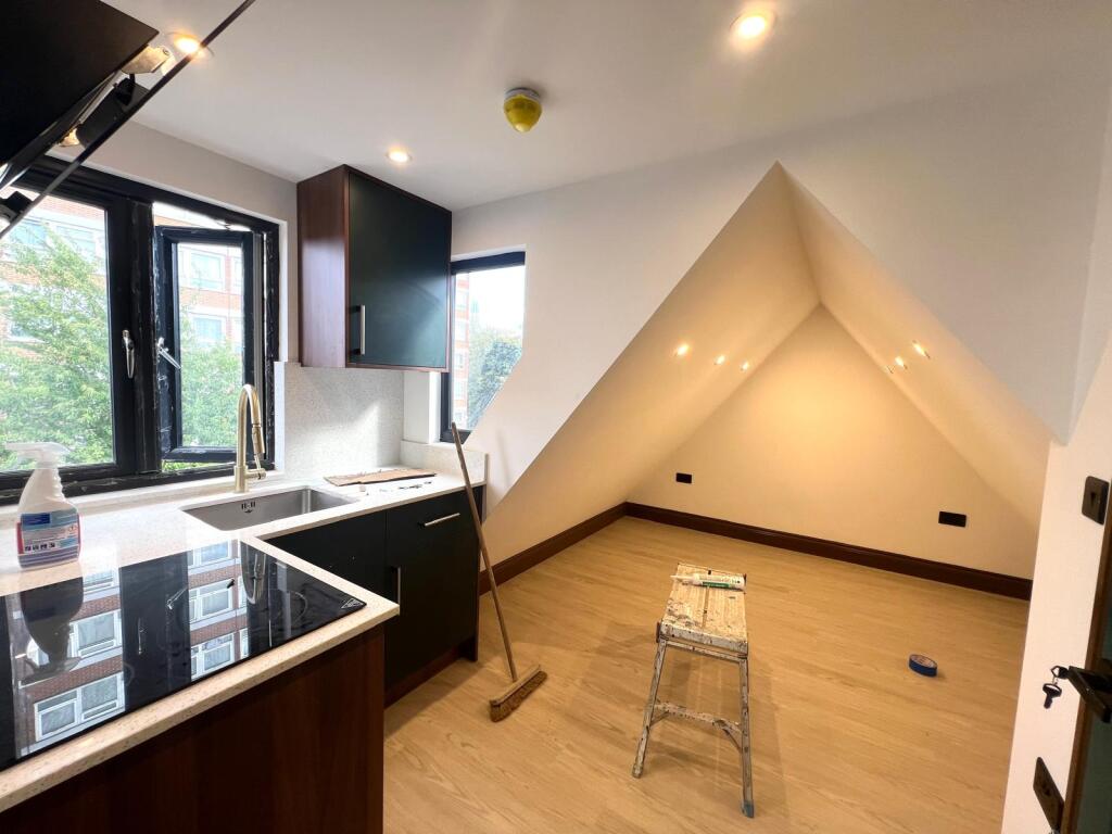 House in Southall - View 5