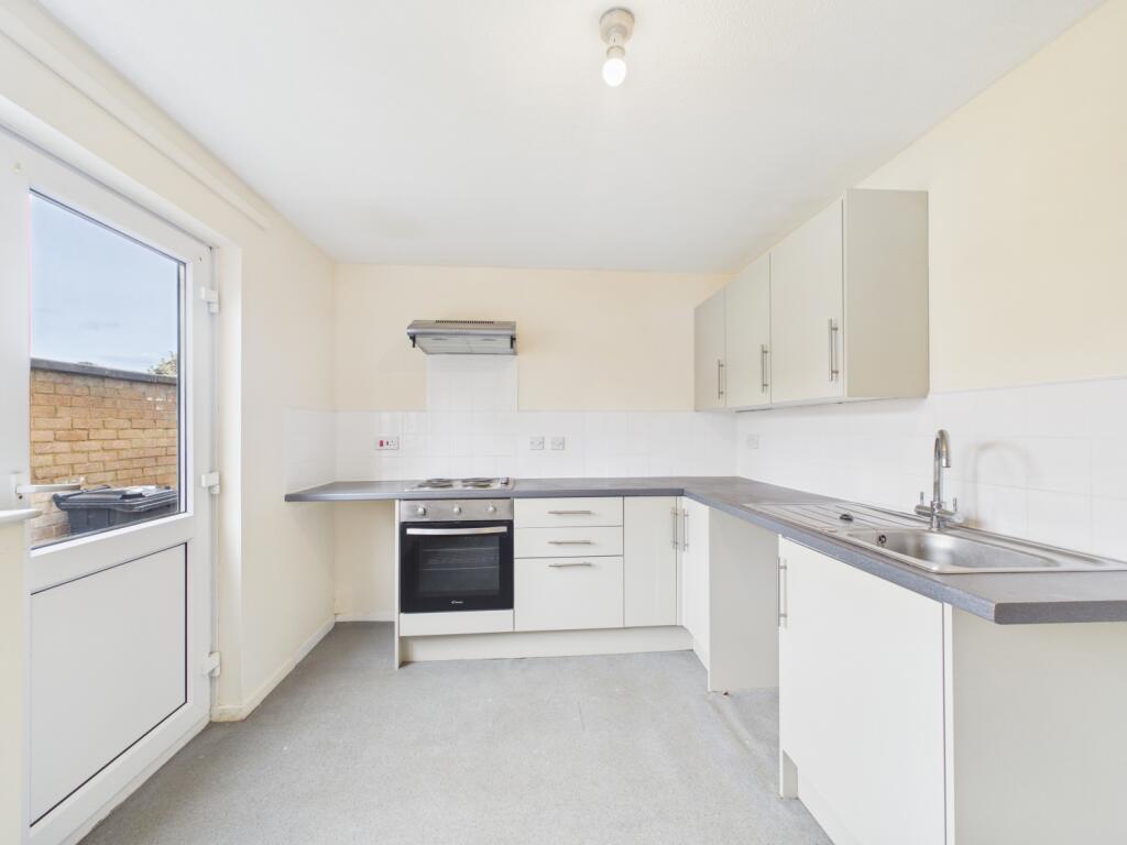Wavell Close, Yate, Bristol, BS37 photo 2