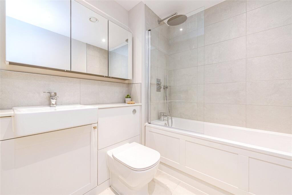 Apartment in Newbury, West Berkshire - More