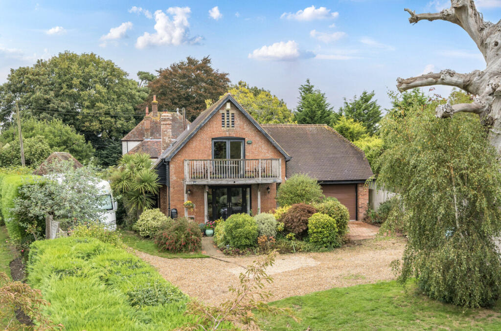 3-bed detached on Cornwell's Bank, Newick, £750,000