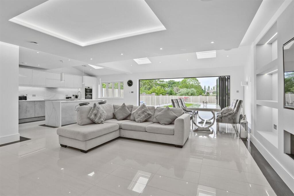 West Drive, South Cheam photo 2
