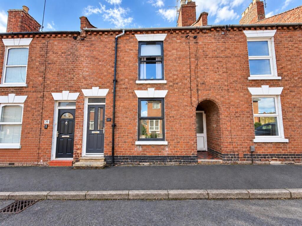 2-bed terraced on Hill Street, Warwick, £275,000