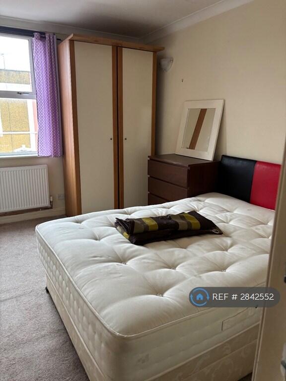 1 bedroom house share for rent