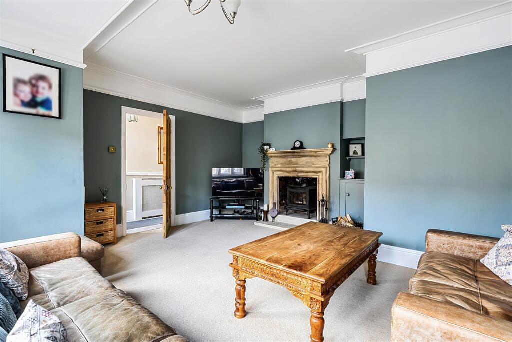 House in Chippenham, Hardenhuish, Sheldon - More