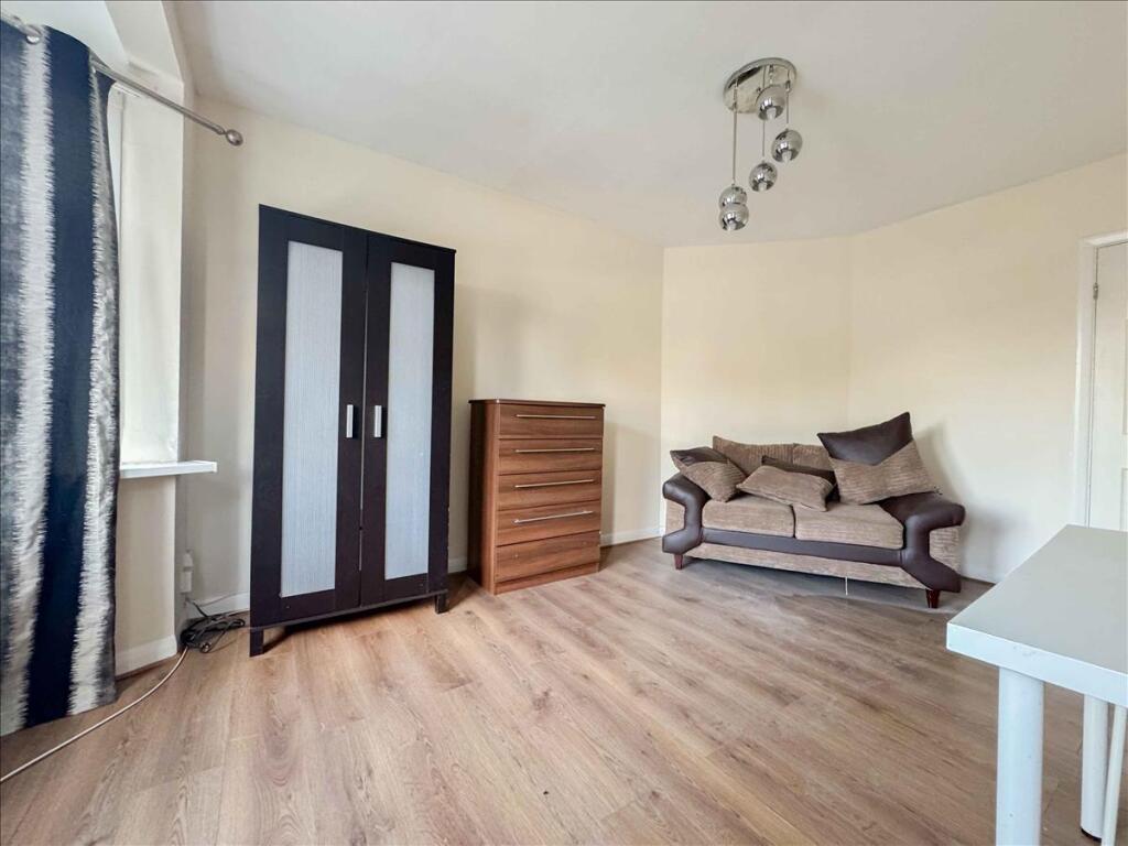 Apartment in Twickenham - View 4