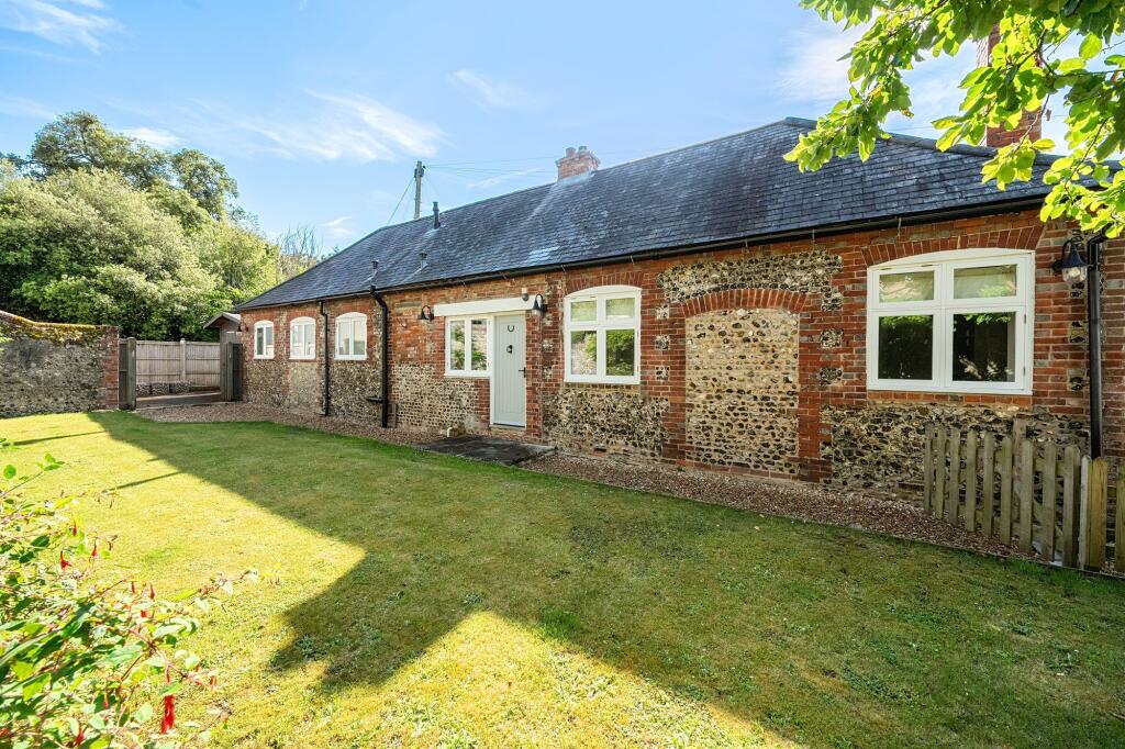 Main image of property: Mordington Cottage, 6 Mead Lane, Bognor Regis, PO22 8AP