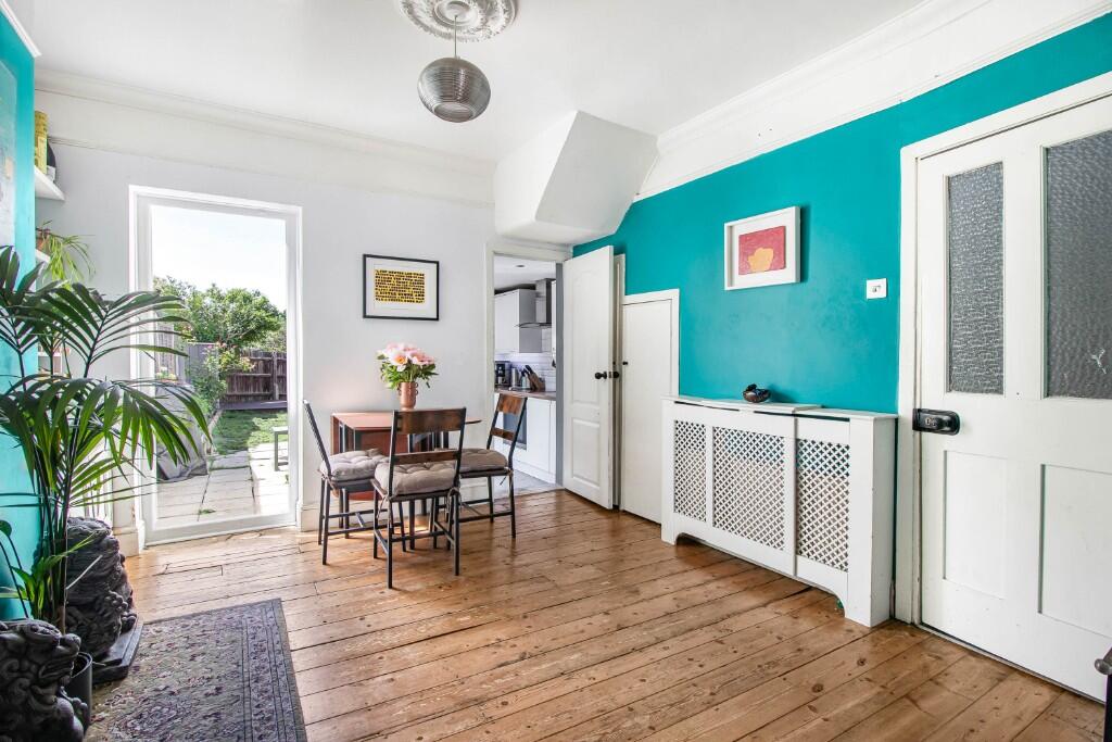 House in London, Glyndon, Plumstead - More