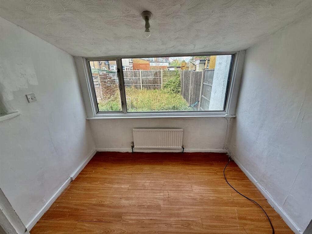 House in London - View 5
